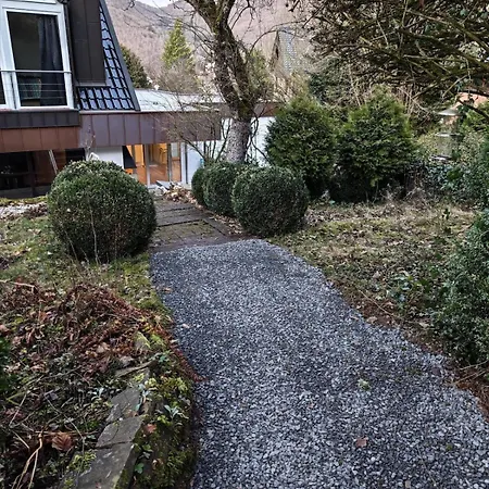 Xl Eifel House Fuer 14 Gaeste Mit Whirlpool, Wintergarten, Mehreren Terrassen Und Balkone Sowie Grossen Garten Lejlighed Schleiden