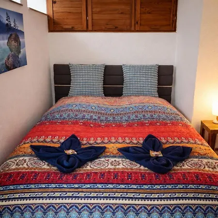 Xl Eifel House Fuer 14 Gaeste Mit Whirlpool, Wintergarten, Mehreren Terrassen Und Balkone Sowie Grossen Garten Apartment Schleiden