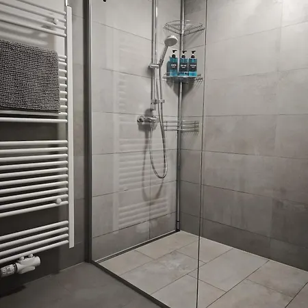 Lejlighed Xl Eifel House Fuer 14 Gaeste Mit Whirlpool, Wintergarten, Mehreren Terrassen Und Balkone Sowie Grossen Garten *