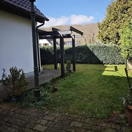 Xl Eifel House Fuer 14 Gaeste Mit Whirlpool, Wintergarten, Mehreren Terrassen Und Balkone Sowie Grossen Garten Apartment